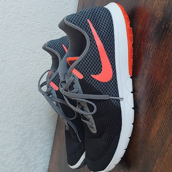 Nike Shoes - NIKE Women's Flex Experience 10